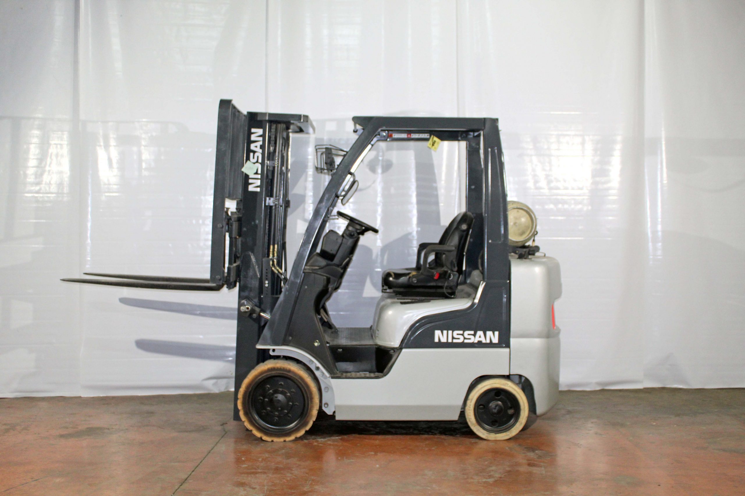 Nissan 848_left